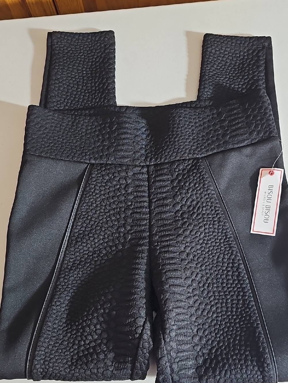 Bisou Bisou Black Textured High-Waist Leggings 5BIN B106